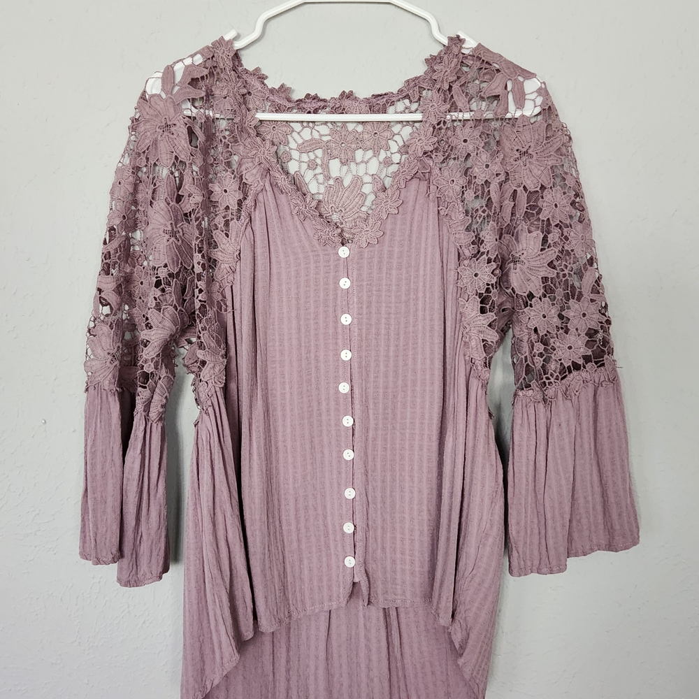 Elegant Lace Trimmed Mauve Top